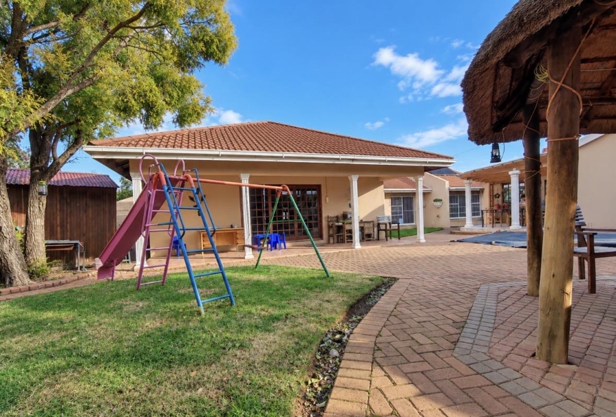 4 Bedroom Property for Sale in Pellissier Free State